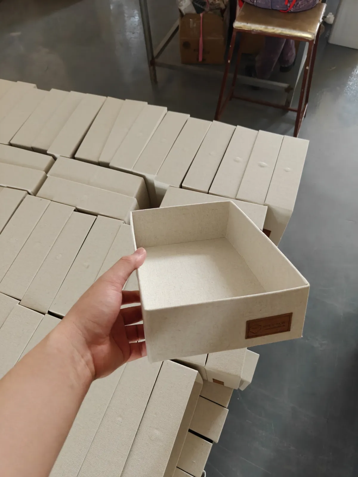 Linen storage tray detail